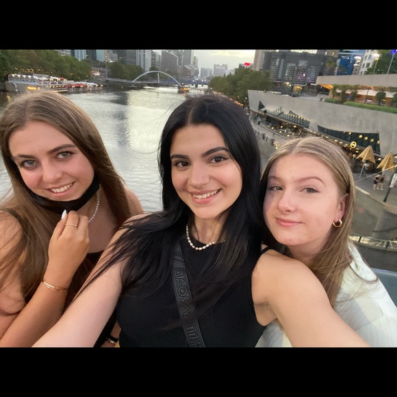 Profile Picture of Classica Rappos (@classicarappos) on Poshmark