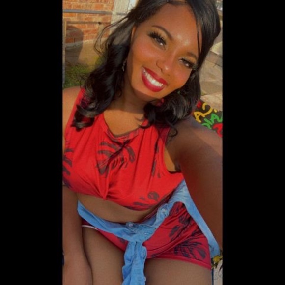 Profile Picture of Jasmine Kirlew (@javaj529) on Poshmark