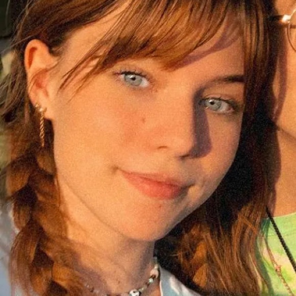 Profile Picture of Caroline Shoop (@caroline_shoop) on Poshmark