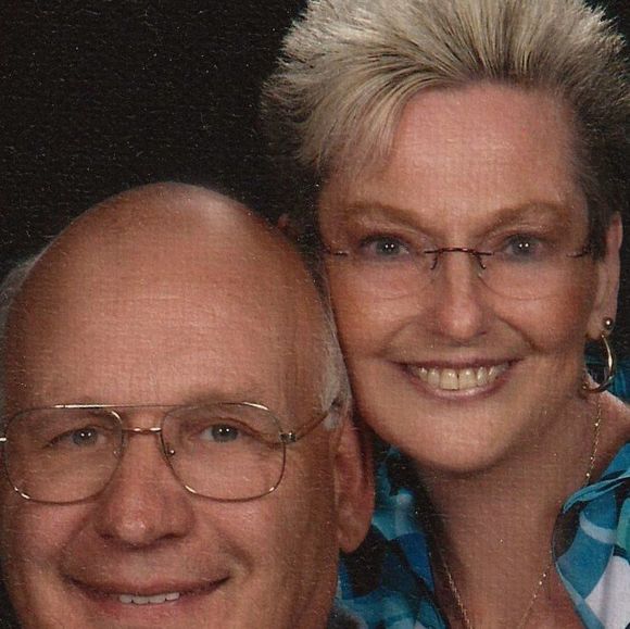 Profile Picture of Diane Suing (@egghead681) on Poshmark