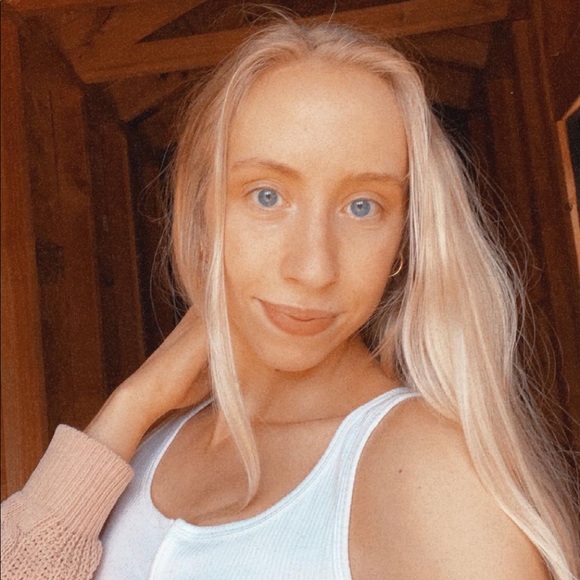 Profile Picture of Kara Cisewski (@karacise18) on Poshmark