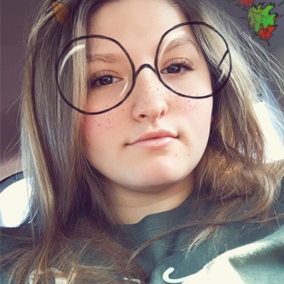 Profile Picture of Makayla Schmick (@makayla_schmick) on Poshmark