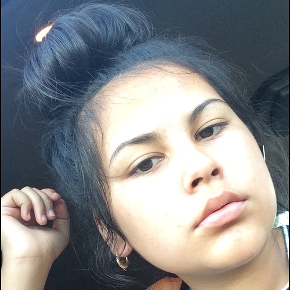 Profile Picture of Kenia Alvarez (@kenia_gordillo) on Poshmark