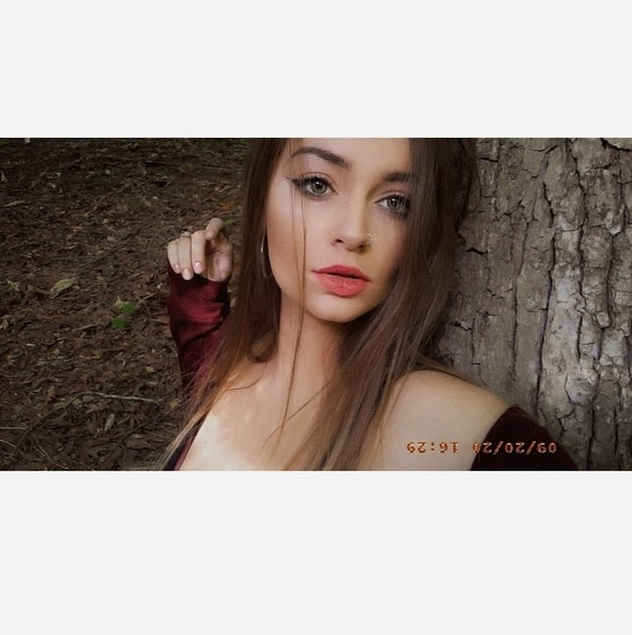 Profile Picture of Brianna Siwek (@bri_bri01234) on Poshmark