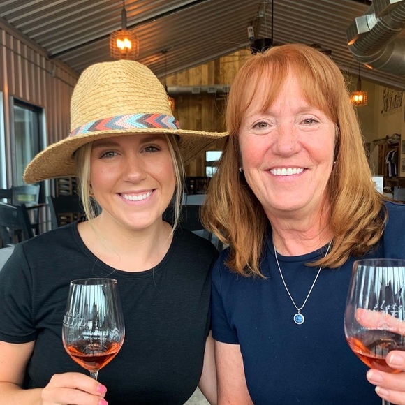 Profile Picture of Casey Alexander (@caseylynn1224) on Poshmark