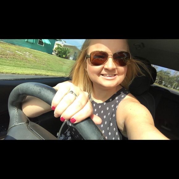 Profile Picture of Shannon Farrell (@smf_0227) on Poshmark