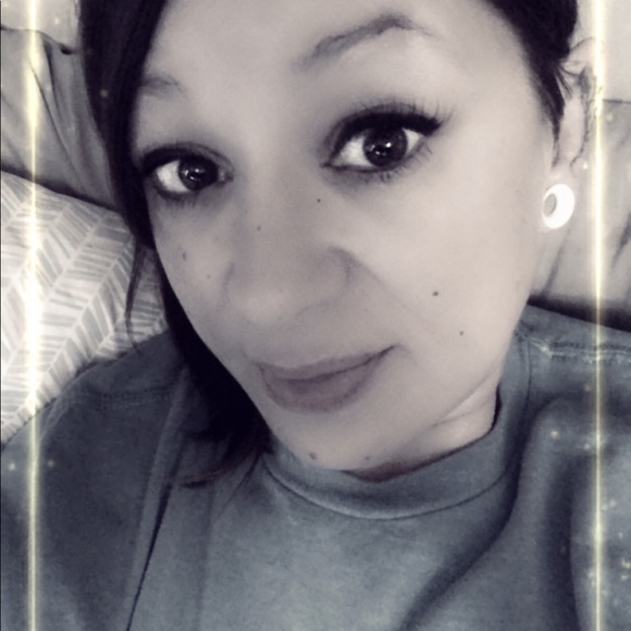 Profile Picture of Cindy Silva (@ccwatson402) on Poshmark
