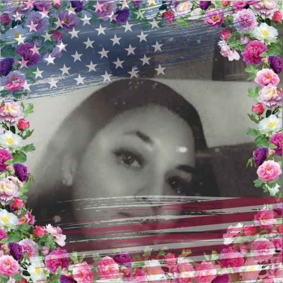 Profile Picture of Amanda Hyser (@jeanieangel123) on Poshmark