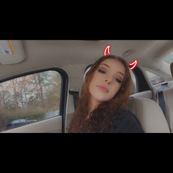 Phoebe Duggan - Poshmark Profile Picture of Phoebe Duggan (@phoebeduggan) on Poshmark