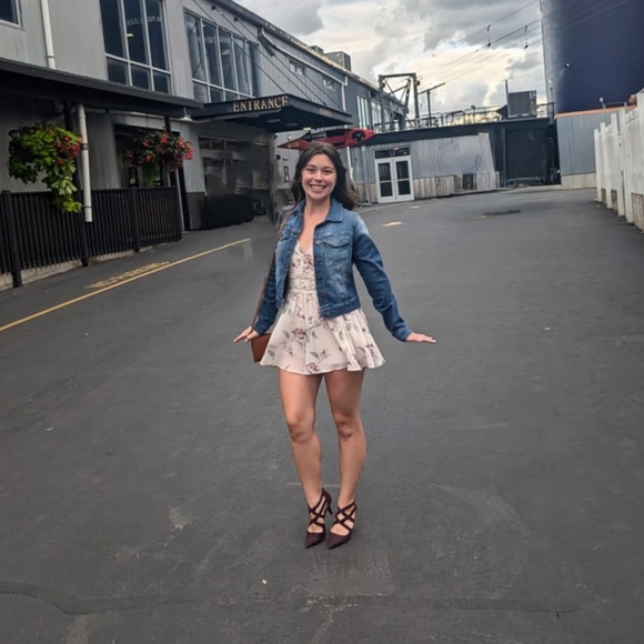 Profile Picture of Tonya Tucci (@tonyatucci) on Poshmark