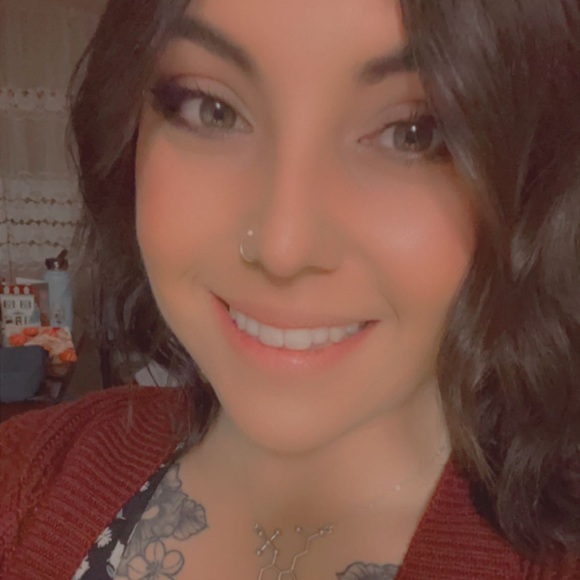 Profile Picture of Alex Allaire (@alex_allaire) on Poshmark