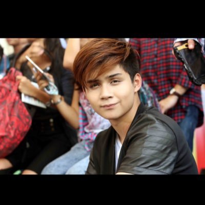 Profile Picture of RYLE (@AaronCarpGirl) on Twitter