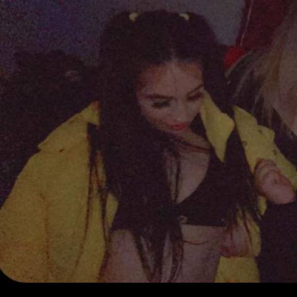 Profile Picture of Roxanne Figiel (@roxannefigiel) on Poshmark