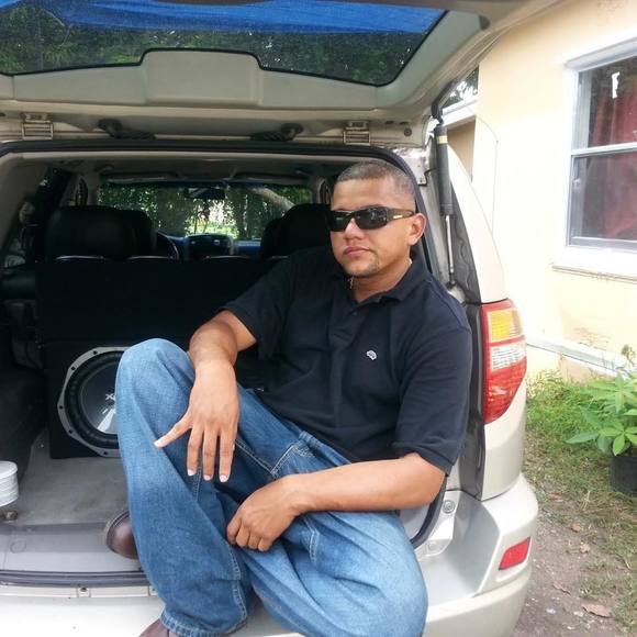 Profile Picture of Ferny Vallecillo (@ferny0812) on Poshmark