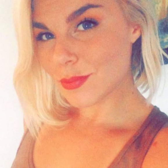 Profile Picture of Felicity Moore (@felicitym401) on Poshmark