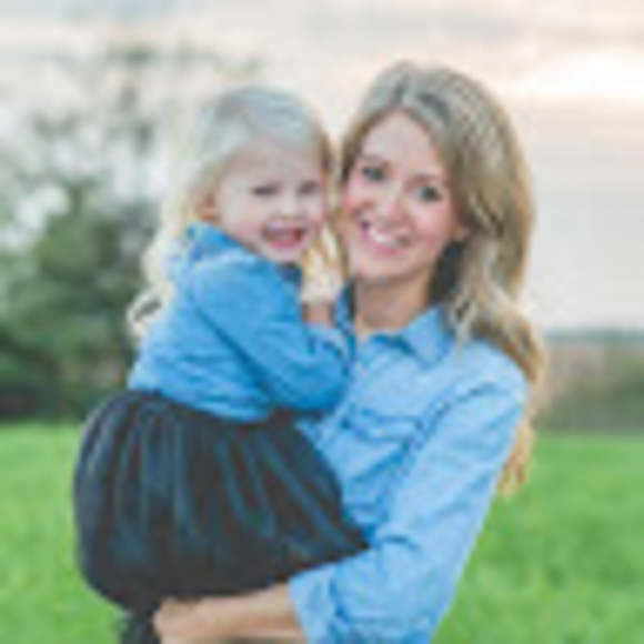 Profile Picture of Beth Hege (@beth_hege) on Poshmark