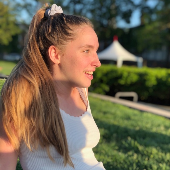 Profile Picture of Elena Quartararo (@elenaquartararo) on Poshmark
