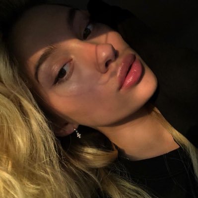 Profile Picture of Alexa Play 𝒸𝒶𝓃𝒹𝓎 𝓈𝒽𝑜𝓅.mp3 (@BIGCARINAENERGY) on Twitter