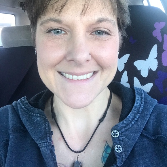 Profile Picture of Rachael Maney (@rlmaney) on Poshmark