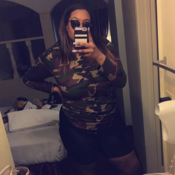 Profile Picture of Danielle Sylvelon (@kdaniellek) on Poshmark