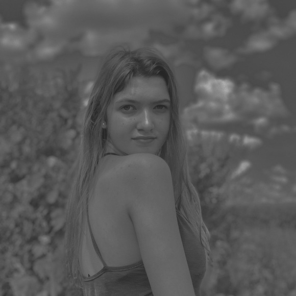 Profile Picture of Lauranne Desroches (@laurannedes) on Poshmark