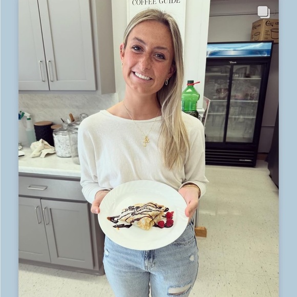 Profile Picture of Sabrina Leingang (@leingangsa) on Poshmark