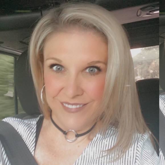 Profile Picture of Tracey Heller (@traceyheller) on Poshmark