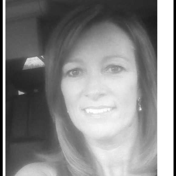 Profile Picture of Paige Lay (@balen) on Poshmark