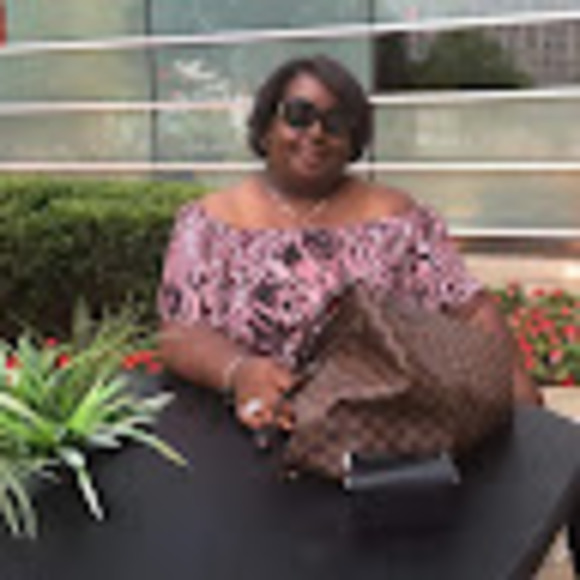 Profile Picture of Shawn Crump (@shawn_crump) on Poshmark