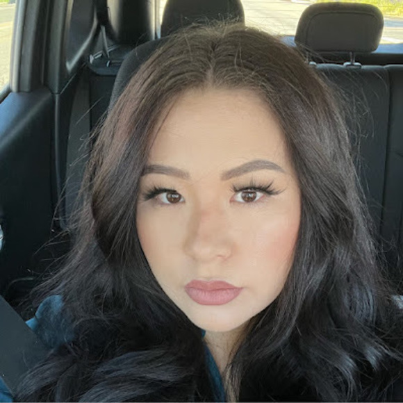 Profile Picture of Emilie Namikawa (@emilienamikawa) on Poshmark