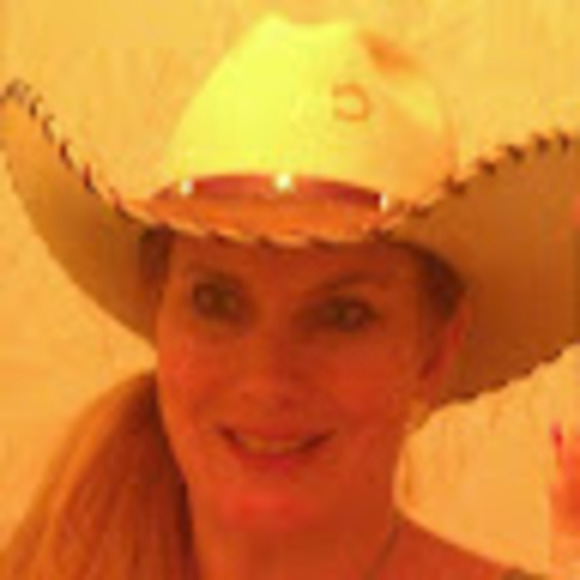 Profile Picture of Carla Tackett (@cowgirlfaith13) on Poshmark