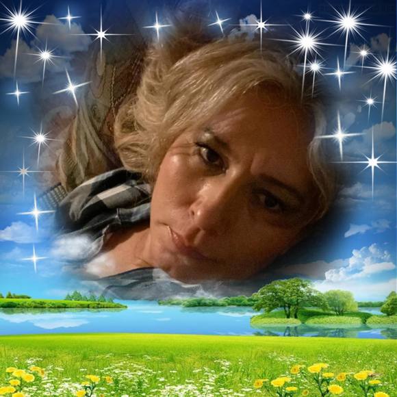 Profile Picture of Irene Castelo (@irenecastelo) on Poshmark