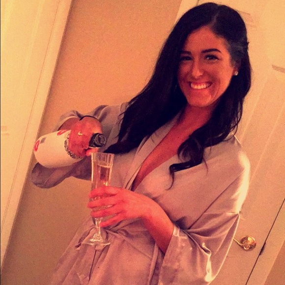 Profile Picture of Julia Fontanelli (@jfontanelli) on Poshmark