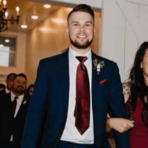 Profile Picture of Andrew Honas (@ahonas) on Poshmark