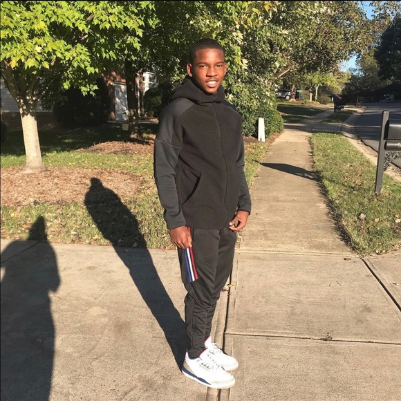 Profile Picture of Joshua Covington (@joshua3466) on Poshmark