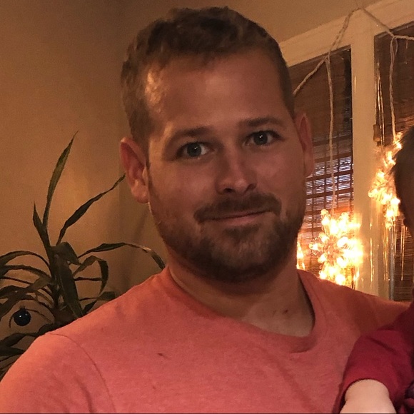 Profile Picture of Robert Huffman (@rhuffman1) on Poshmark