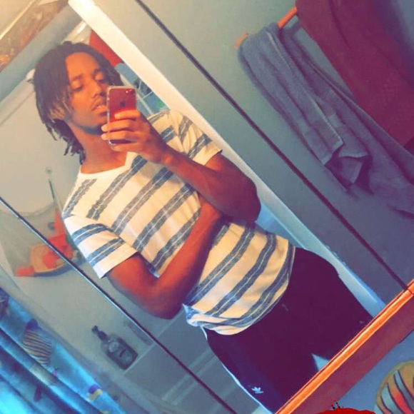 Profile Picture of Scott Gilbreath (@scottpimpn) on Poshmark