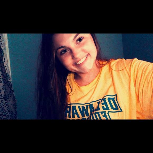 Profile Picture of Liza Daniels (@lizad24) on Poshmark