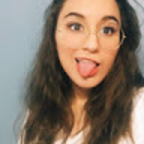 Profile Picture of Katelyn Swanson (@kikkatelyn) on Poshmark