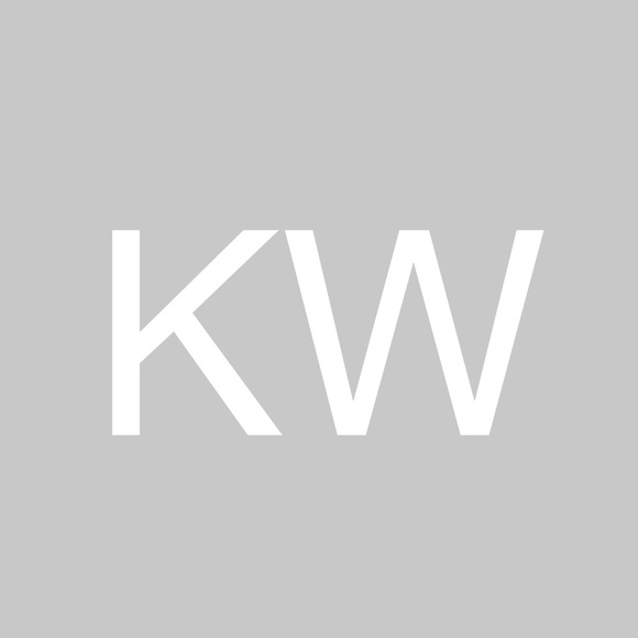 Profile Picture of Kate Watts (@katenrwatts) on Poshmark