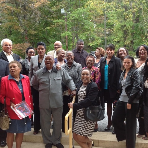 Profile Picture of Violet Baxter (@vabaxter69) on Poshmark