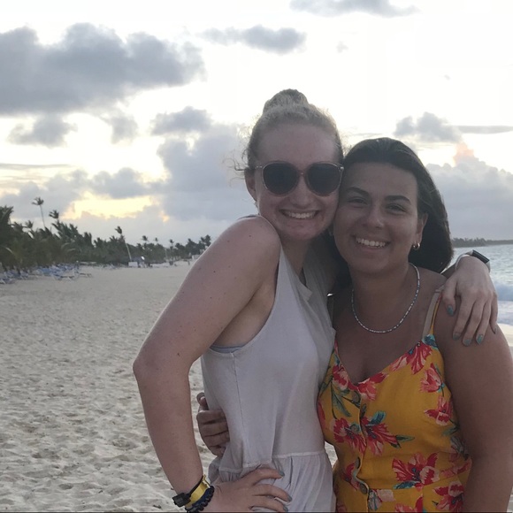 Carly Heston - Poshmark Profile Picture of Carly Heston (@carlyh1016) on Poshmark