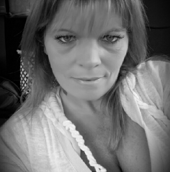 Profile Picture of Crystal Brangan (@crystalbrangan) on Poshmark