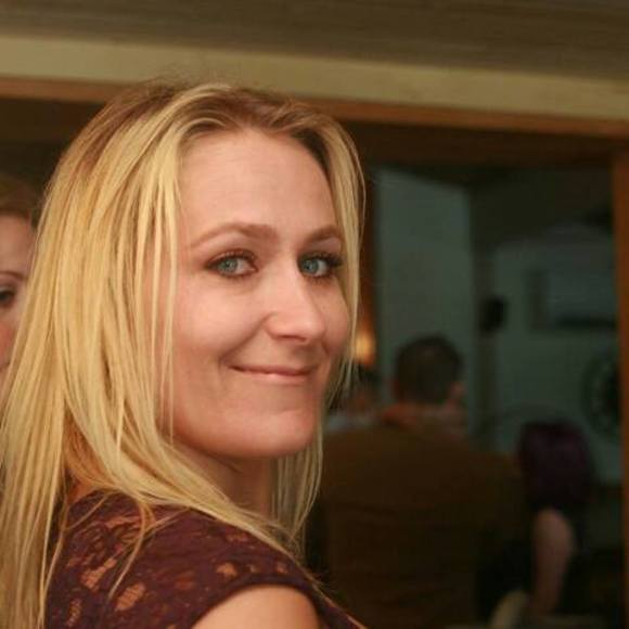 Profile Picture of Dawn Mullin (@dawnmullin) on Poshmark