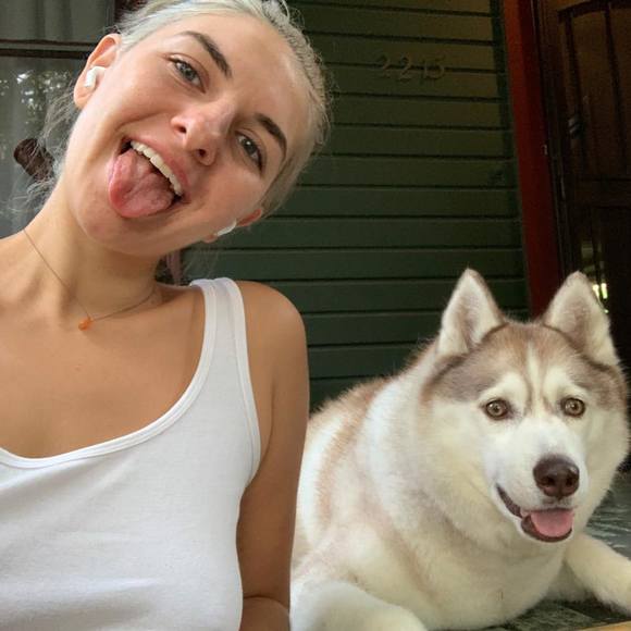 Profile Picture of Lisa Consiglio (@lisaleetz) on Poshmark