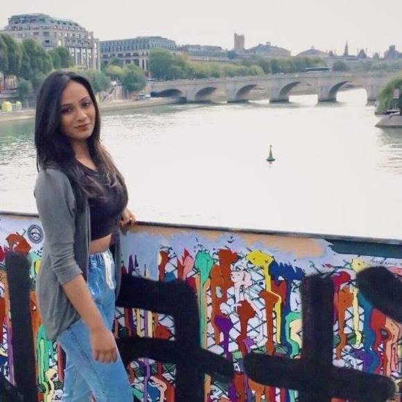 Profile Picture of Laharini Thiyagarajah (@laha_t) on Poshmark