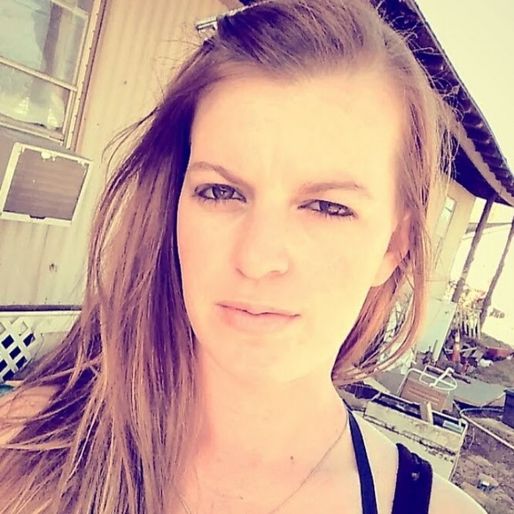 Bianca Hartgrove - Poshmark Profile Picture of Bianca Hartgrove (@biancahartgrove) on Poshmark