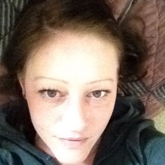 Profile Picture of Glenda Hudack (@glenda_dhruv) on Poshmark