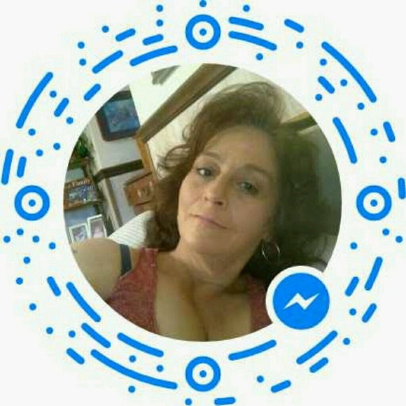 Profile Picture of Kim Crabtree (@reneecrabtreek) on Poshmark