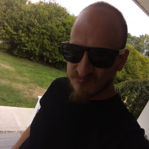 Profile Picture of Joshua Beaman (@beamanjoshua17) on Poshmark